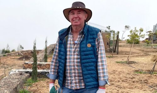 Weinanbauer Roger aus Teneriffa, Spanien.

+++ Die Verwendung des sendungsbezogenen Materials ist nur mit dem Hinweis und Verlinkung auf RTL+ gestattet. +++