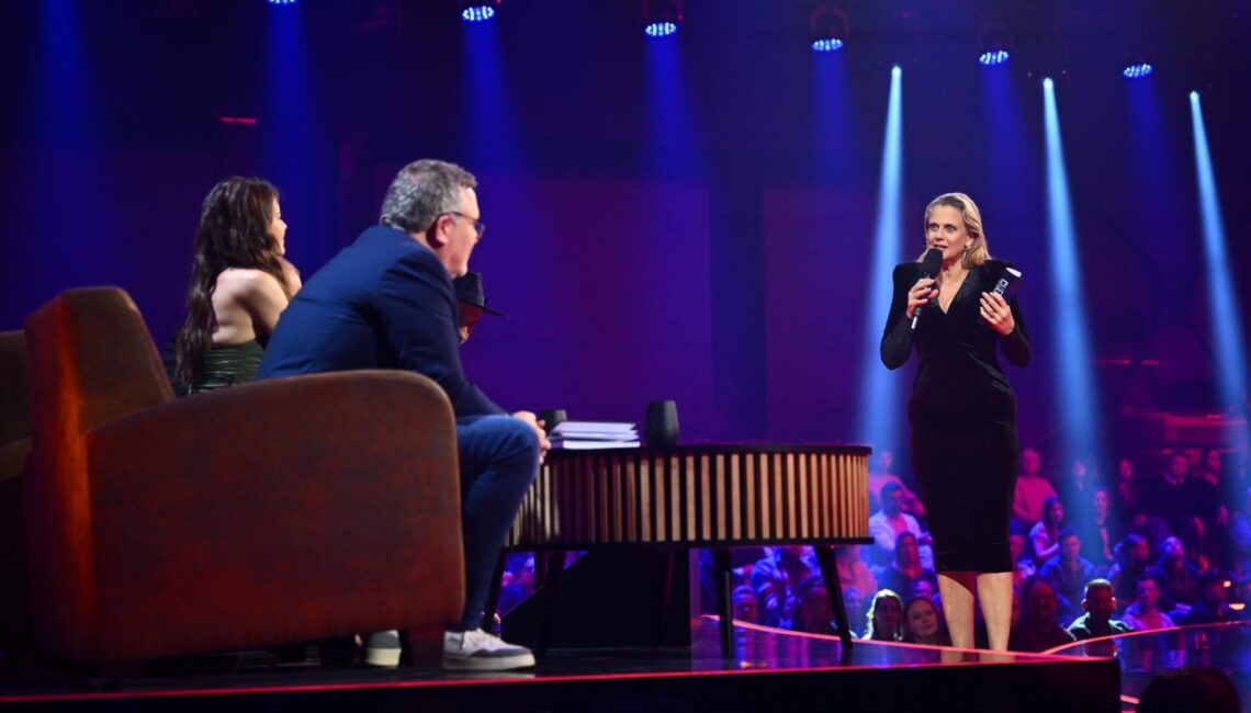 Barbara Schöneberger (r.)

+++ Die Verwendung des sendungsbezogenen Materials ist nur mit dem Hinweis und Verlinkung auf RTL+ gestattet. +++