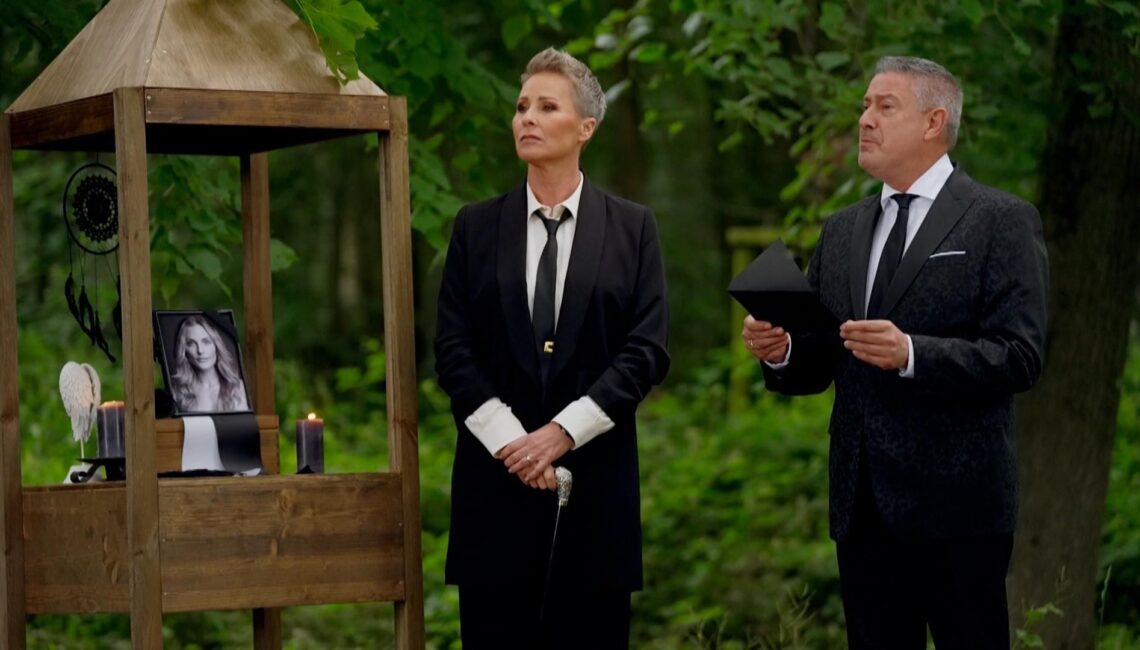 Sonja Zietlow und Joachim Llambi bei der ersten Station.

+++ Die Verwendung des sendungsbezogenen Materials ist nur mit dem Hinweis und Verlinkung auf RTL+ gestattet. +++