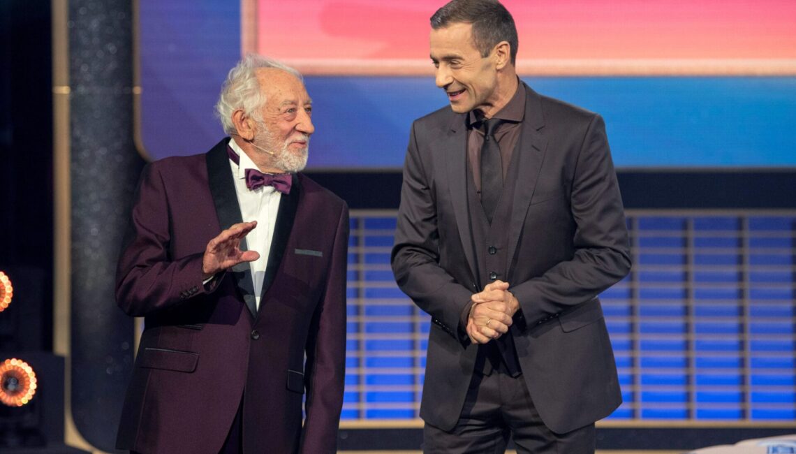 ARD/NDR 75 JAHRE ARD - DIE GROSSE JUBILÄUMSSHOW, am Samstag (05.04.25) um 20:15 Uhr im ERSTEN.
Dieter Hallervorden und Kai Pflaume
© NDR/Thorsten Jander, honorarfrei - Verwendung gemäß der AGB im engen inhaltlichen, redaktionellen Zusammenhang mit genannter NDR-Sendung und bei Nennung "Bild: NDR/Thorsten Jander" (S2). NDR Presse und Information/Fotoredaktion, Tel: 040/4156-2333 oder -2305, pressefoto@ndr.de
