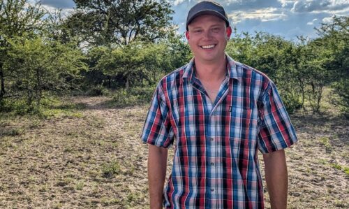 Rinderfarmer und Maisanbauer Björn aus Kavango West, Namibia.

+++ Die Verwendung des sendungsbezogenen Materials ist nur mit dem Hinweis und Verlinkung auf RTL+ gestattet. +++