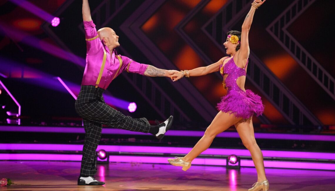 Fabian Hambüchen und Anastasia Maruster tanzen Charleston

+++ Die Verwendung des sendungsbezogenen Materials ist nur mit dem Hinweis und Verlinkung auf RTL+ gestattet. +++