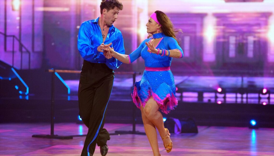Christine Neubauer und Valentin Lusin tanzen Cha Cha Cha.

+++ Die Verwendung des sendungsbezogenen Materials ist nur mit dem Hinweis und Verlinkung auf RTL+ gestattet. +++