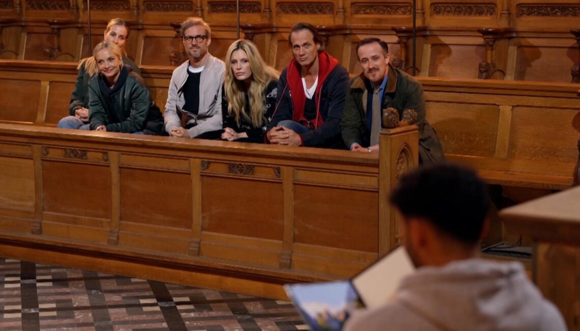 V.l.: Charlotte Würdig, Janin Ullmann, Thaddäus Meilinger, Mirja du Mont Ralf Bauer, Joe Laschet sind ein Team 

+++ Die Verwendung des sendungsbezogenen Materials ist nur mit dem Hinweis und Verlinkung auf RTL+ gestattet. +++
