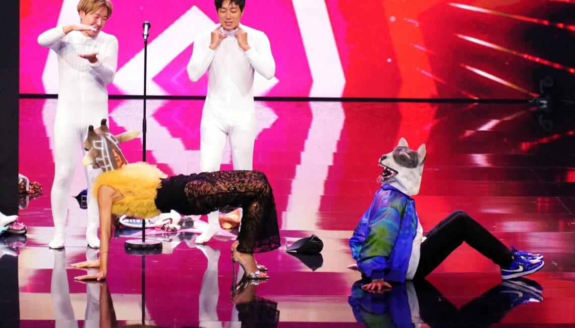 Nach dem Auftritt des Duo Schumacher aus Japan mit Yuya Shimada (l.) und Ryu Nakamura versuchen es die Jurymitglieder Ekaterina Leonova und Tony Bauer auch einmal.


+++ Die Verwendung des sendungsbezogenen Materials ist nur mit dem Hinweis und Verlinkung auf RTL+ gestattet. +++