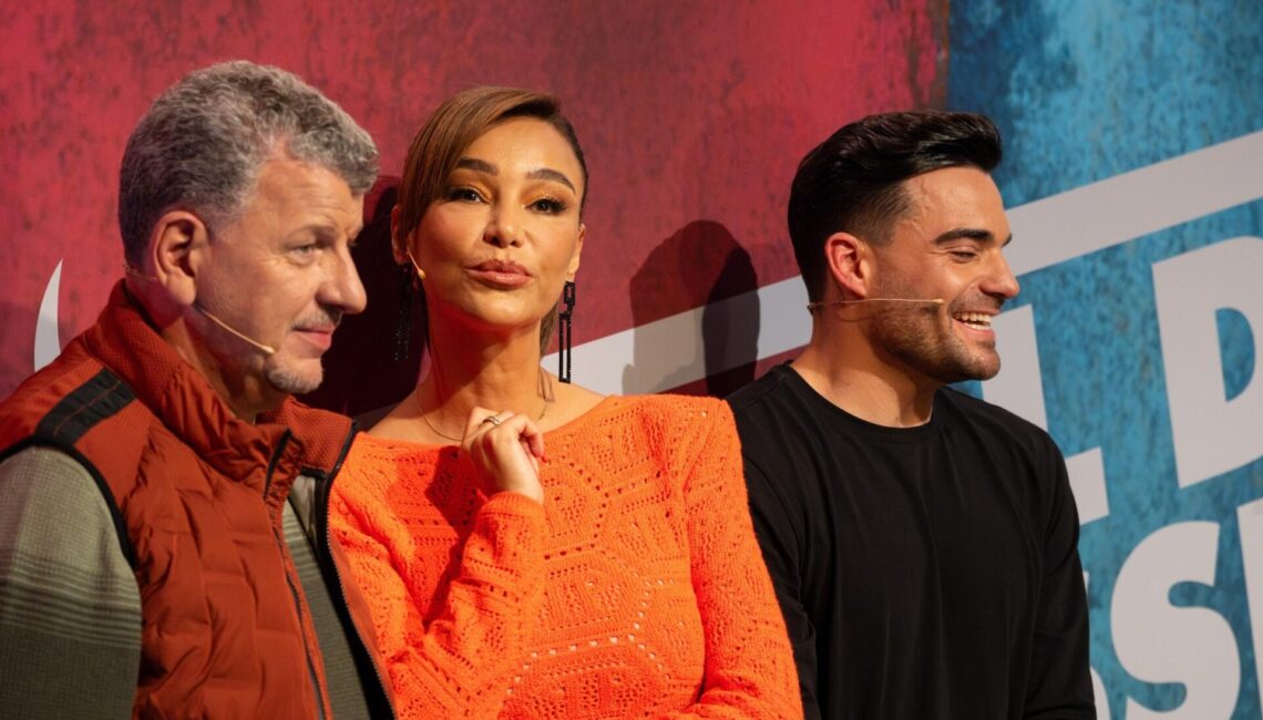 Semino Rossi (l.), Verona Pooth, Stefano Zarrella

+++ Die Verwendung des sendungsbezogenen Materials ist nur mit dem Hinweis und Verlinkung auf RTL+ gestattet. +++