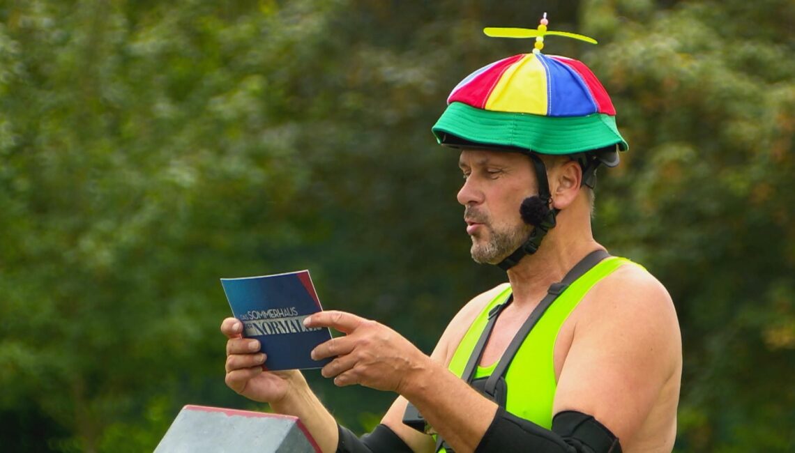 Manni beim ersten Spiel

+++ Die Verwendung des sendungsbezogenen Materials ist nur mit dem Hinweis und Verlinkung auf RTL+ gestattet. +++