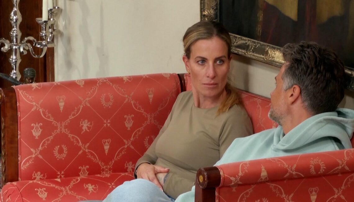 Charlotte Würdig im Gespräch mit Wayne Carpendale, nachdem Motsi ihm den Krieg erklärt hat.

+++ Die Verwendung des sendungsbezogenen Materials ist nur mit dem Hinweis und Verlinkung auf RTL+ gestattet. +++