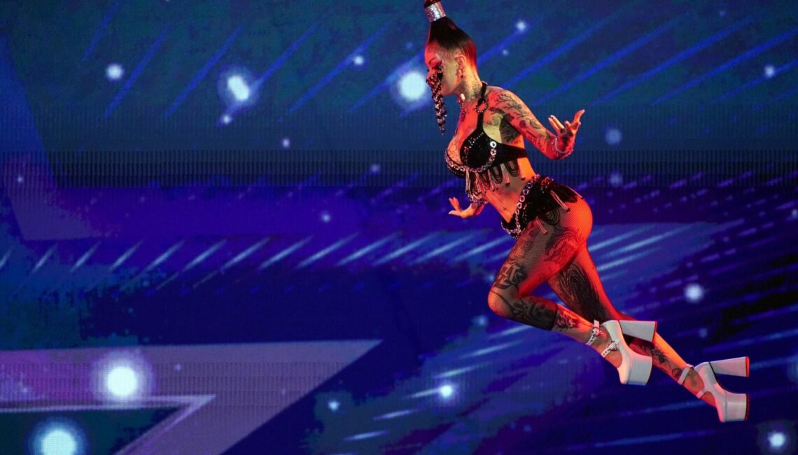 Alénee Aisha aus London präsentiert eine Piercing und Hairhang-Performance.


+++ Die Verwendung des sendungsbezogenen Materials ist nur mit dem Hinweis und Verlinkung auf RTL+ gestattet. +++