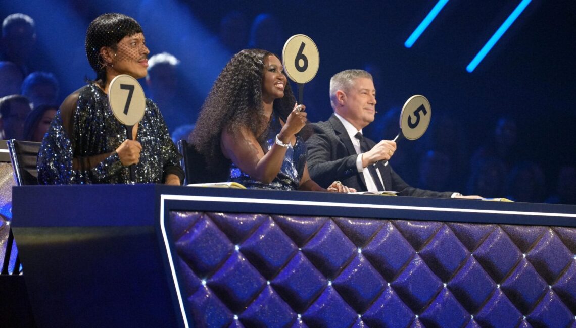 Die Jury mit Jorge González (l.), Motsi Mabuse und Joachim Llambi.

+++ Die Verwendung des sendungsbezogenen Materials ist nur mit dem Hinweis und Verlinkung auf RTL+ gestattet. +++