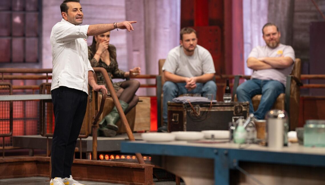 V.l.: Ali Güngörmüs, Sally, Luis Roeder, Axel Stein

+++ Die Verwendung des sendungsbezogenen Materials ist nur mit dem Hinweis und Verlinkung auf RTL+ gestattet. +++