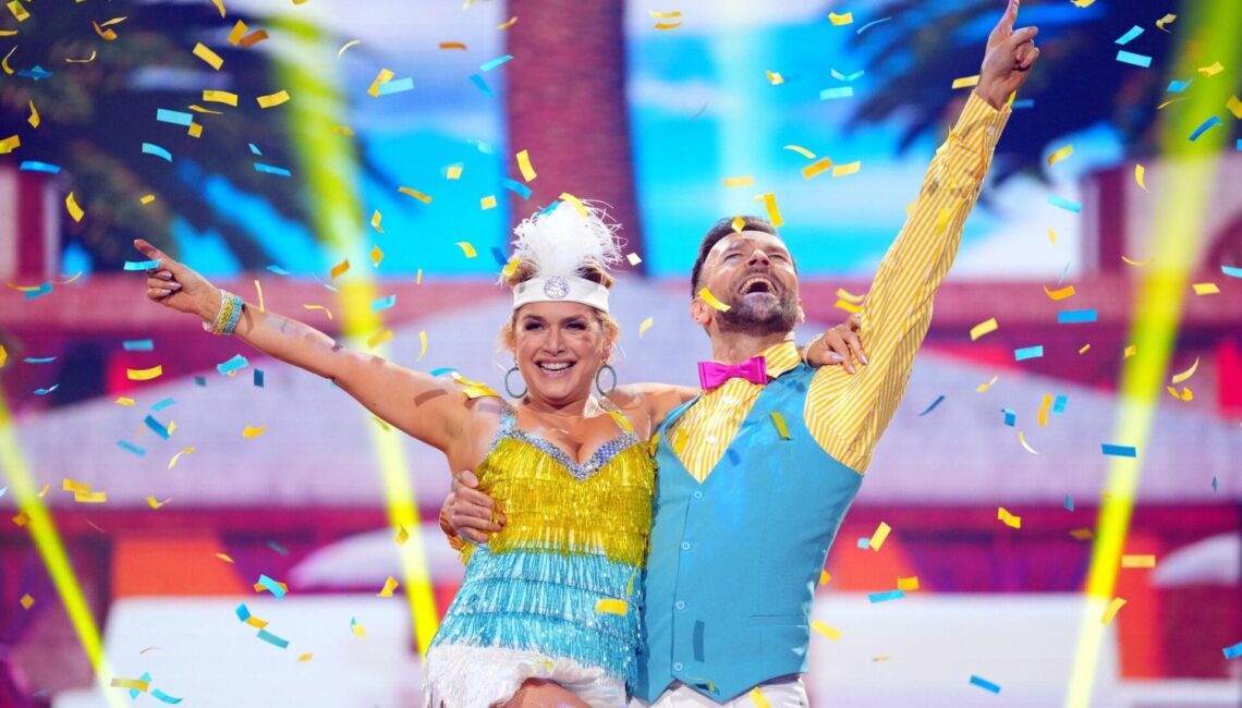 Jeanette Biedermann und Vadim Garbuzov tanzen Charleston.

+++ Die Verwendung des sendungsbezogenen Materials ist nur mit dem Hinweis und Verlinkung auf RTL+ gestattet. +++