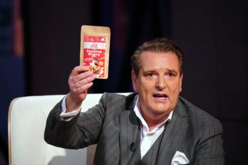 Investor Ralf Dümmel nimmt "The Poutine Kitchen" genau unter die Lupe.

+++ Die Verwendung des sendungsbezogenen Materials ist nur mit dem Hinweis und Verlinkung auf RTL+ gestattet. +++