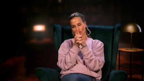 Charlotte Würdig freut sich, dass sich die Loyalen selbst zerlegen.

+++ Die Verwendung des sendungsbezogenen Materials ist nur mit dem Hinweis und Verlinkung auf RTL+ gestattet. +++