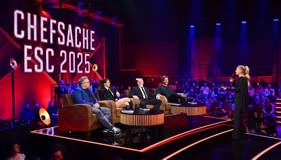 V.l.: Elton, Yvonne Catterfeld, Stefan Raab, Max Giesinger und Barbara Schöneberger

+++ Die Verwendung des sendungsbezogenen Materials ist nur mit dem Hinweis und Verlinkung auf RTL+ gestattet. +++