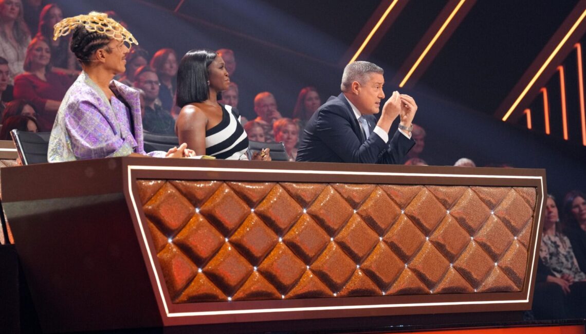 Die Jury mit Jorge González (l.), Motsi Mabuse und Joachim Llambi.

+++ Die Verwendung des sendungsbezogenen Materials ist nur mit dem Hinweis und Verlinkung auf RTL+ gestattet. +++
