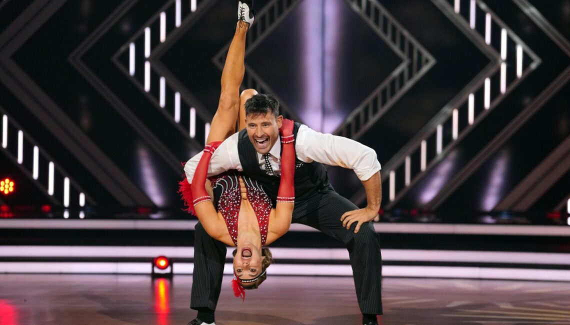 Marc Eggers und Renata Lusin tanzen Charleston.

+++ Die Verwendung des sendungsbezogenen Materials ist nur mit dem Hinweis und Verlinkung auf RTL+ gestattet. +++