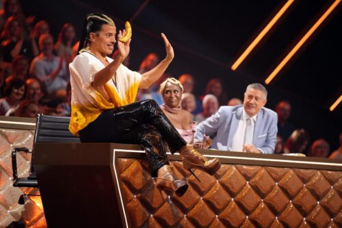 Die Jury mit Jorge González (l.), Motsi Mabuse und Joachim Llambi.

+++ Die Verwendung des sendungsbezogenen Materials ist nur mit dem Hinweis und Verlinkung auf RTL+ gestattet. +++