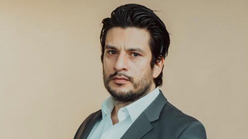 Francisco Medina spielt "Maximilian von Altenburg"

+++ Die Verwendung des sendungsbezogenen Materials ist nur mit dem Hinweis und Verlinkung auf RTL+ gestattet. +++