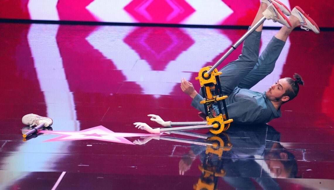 Achtung Sperrfrist bis eine Woche vor Ausstrahlung am 28.03.2025 

Daniel Simu aus Holland präsentiert Partnerakrobatik mit einem Roboter.


+++ Die Verwendung des sendungsbezogenen Materials ist nur mit dem Hinweis und Verlinkung auf RTL+ gestattet. +++
