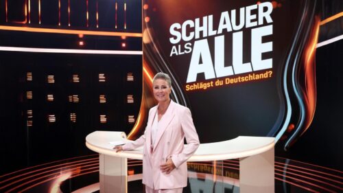Sonja Zietlow moderiert die neue Quizshow - Schlauer als Alle. Schlägst du Deutschland?



+++ Die Verwendung des sendungsbezogenen Materials ist nur mit dem Hinweis und Verlinkung auf RTL+ gestattet. +++