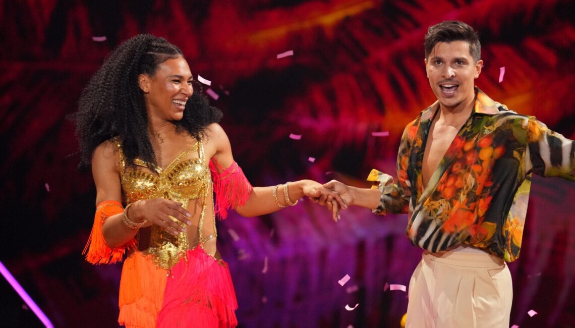 Marie Mouroum und Alexandru Ionel tanzen Samba.

+++ Die Verwendung des sendungsbezogenen Materials ist nur mit dem Hinweis und Verlinkung auf RTL+ gestattet. +++