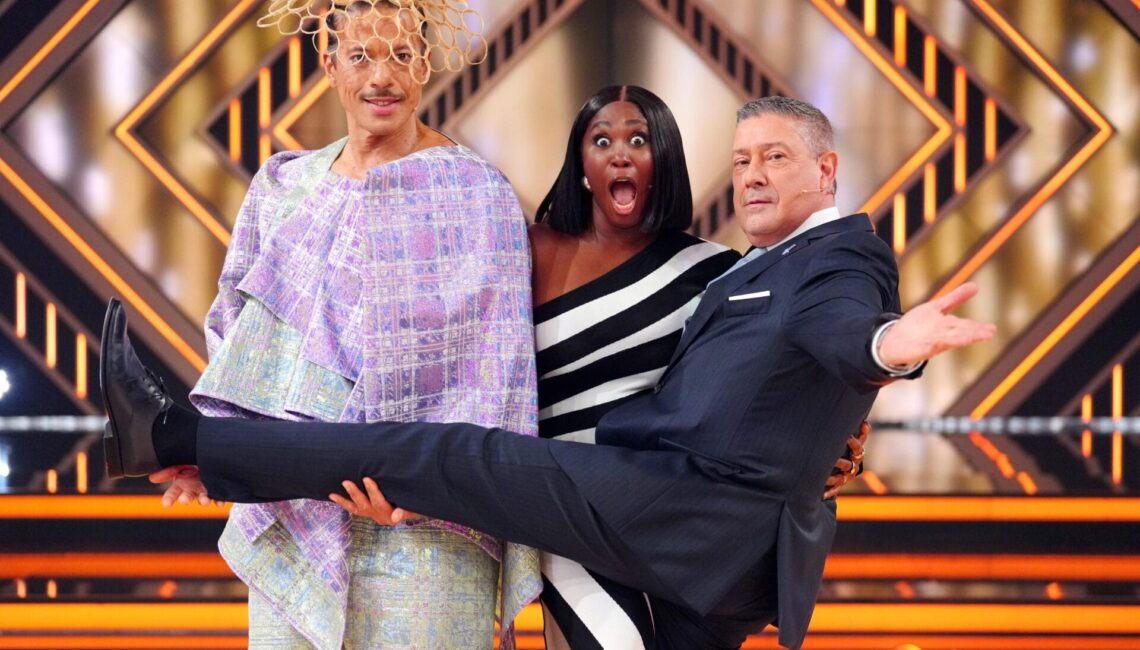 Die Jury mit Jorge González (l.), Motsi Mabuse und Joachim Llambi.

+++ Die Verwendung des sendungsbezogenen Materials ist nur mit dem Hinweis und Verlinkung auf RTL+ gestattet. +++