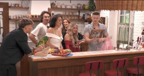 V.l.: Ryan, Pierre, Paulina, Hanka, Lina und Tommy

+++ Die Verwendung des sendungsbezogenen Materials ist nur mit dem Hinweis und Verlinkung auf RTL+ gestattet. +++