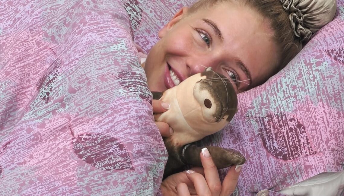 Michelle liegt im Bett mit Kuscheltier

+++ Die Verwendung des sendungsbezogenen Materials ist nur mit dem Hinweis und Verlinkung auf RTL+ gestattet. +++