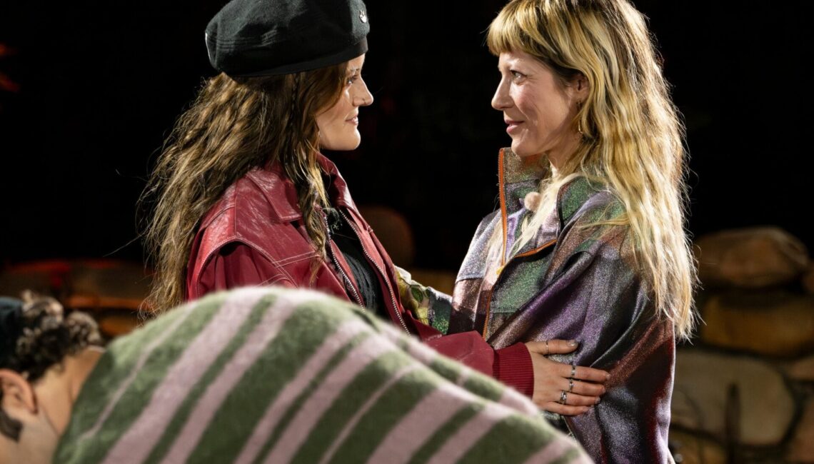 Madeline Juno (l.) Mieze  Katz (MiA.)

+++ Die Verwendung des sendungsbezogenen Materials ist nur mit dem Hinweis und Verlinkung auf RTL+ gestattet. +++