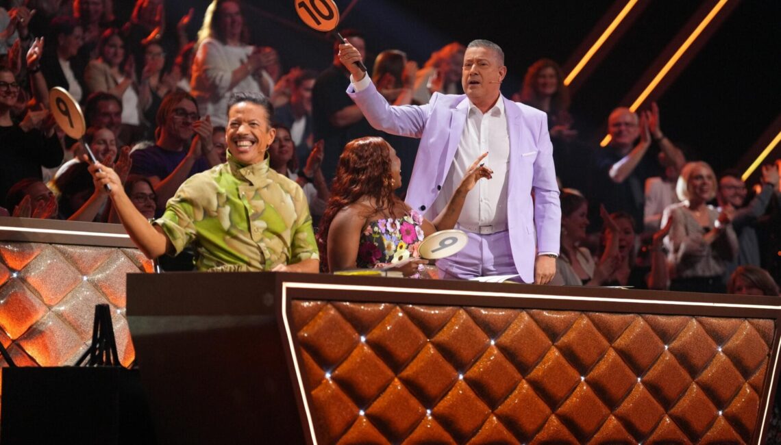 10 Punkte von Joachim Llambi für den Charleston von Fabian Hambüchen und Anastasia Maruster.

+++ Die Verwendung des sendungsbezogenen Materials ist nur mit dem Hinweis und Verlinkung auf RTL+ gestattet. +++