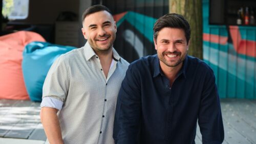 Lars Steinhöfel (l.) und Milo Vukovic feiern Serien-Jubiläum bei "Unter uns": 20 Jahre ist Lars Steinhöfel, 25 Jahre Milo Vukovic in der RTL-Daily zu sehen.

+++ Die Verwendung des sendungsbezogenen Materials ist nur mit dem Hinweis und Verlinkung auf RTL+ gestattet. +++