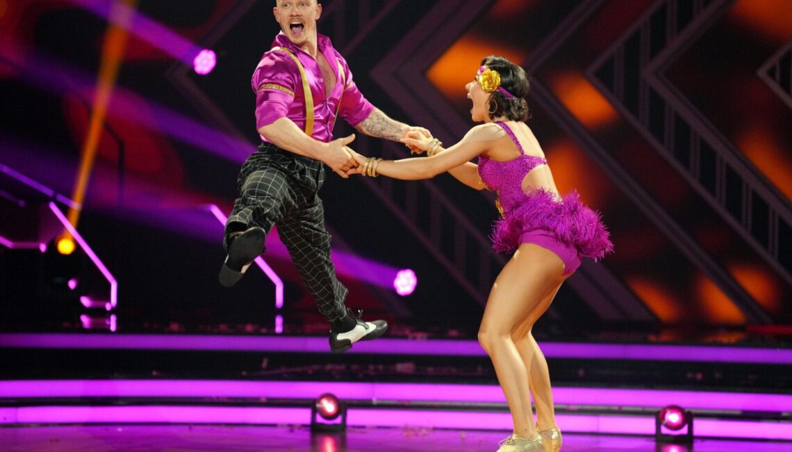 Fabian Hambüchen und Anastasia Maruster tanzen Charleston

+++ Die Verwendung des sendungsbezogenen Materials ist nur mit dem Hinweis und Verlinkung auf RTL+ gestattet. +++