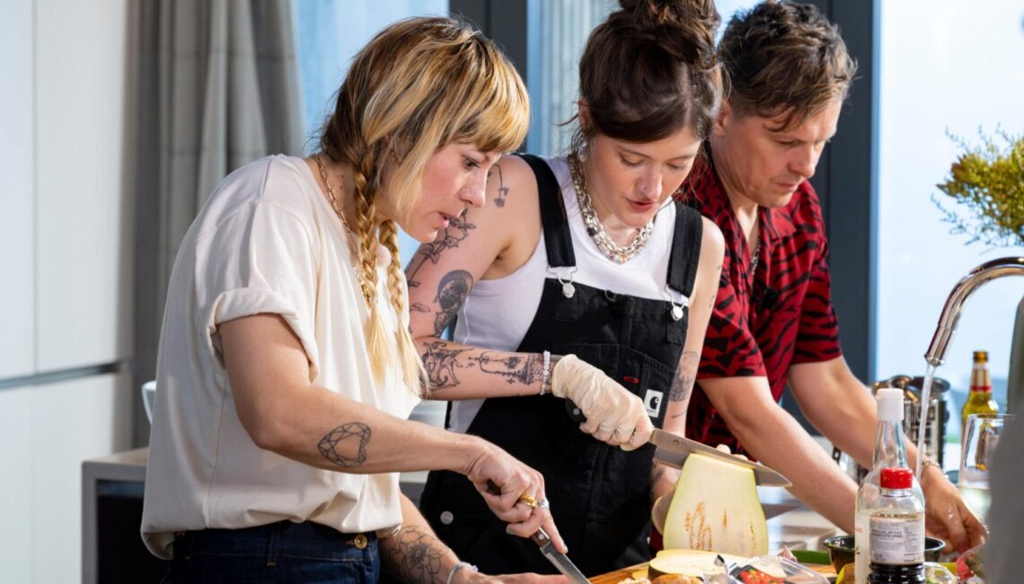 Mieze Katz (MiA), Madeline Juno, Michael Patrick Kelly

+++ Die Verwendung des sendungsbezogenen Materials ist nur mit dem Hinweis und Verlinkung auf RTL+ gestattet. +++