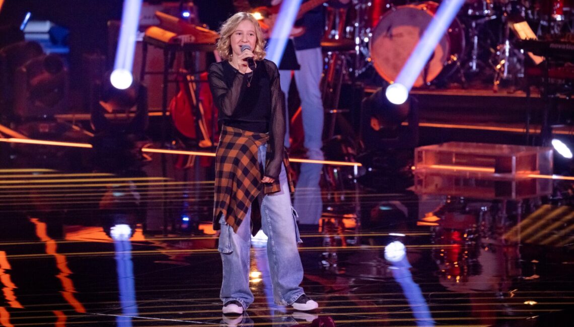 Titel: The Voice Kids;
Staffel: 13;
Person: Lucy;
Copyright: Joyn/Claudius Pflug;
Fotograf: Claudius Pflug;
Bildredakteur: Elisa Taupert;
Dateiname: 3108561.jpg;
Rechtehinweis: Dieses Bild darf honorarfrei für redaktionelle Zwecke und nur im Rahmen der Programmankündigung verwendet werden. Andere Veröffentlichungen sind nur nach Rücksprache und ausdrücklicher Genehmigung der Seven.One Entertainment Group GmbH möglich. Nicht für EPG! Verwendung nur mit vollständigem Copyrightvermerk. Das Foto darf nicht verändert, bearbeitet und nur im Ganzen verwendet werden. Es darf nicht archiviert werden. Es darf nicht an Dritte weitergeleitet werden. Aneinanderreihung/Zusammenlegung/Kopplung von Bildern zum Zweck der Erstellung von Slide-Shows o.ä. nicht gestattet; Verbindung/Einfügen/Anfügen von Werbung nicht gestattet. 
Bei Fragen: foto@seven.one
Voraussetzung für die Verwendung dieser Programmdaten ist die Zustimmung zu den Allgemeinen Geschäftsbedingungen der Presselounges der Sender der Seven.One Entertainment Group GmbH.