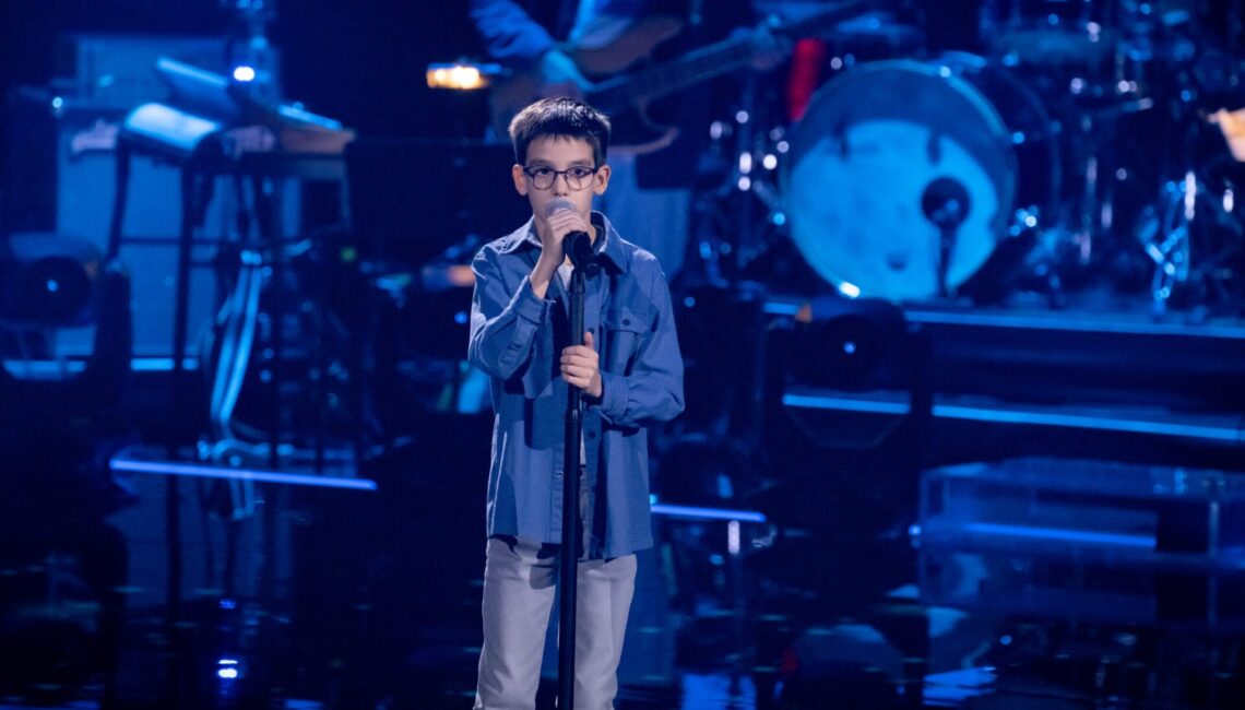 Titel: The Voice Kids;
Staffel: 13;
Person: Athanasios;
Copyright: Joyn/Claudius Pflug;
Fotograf: Claudius Pflug;
Bildredakteur: Elisa Taupert;
Dateiname: 3118457.jpg;
Rechtehinweis: Dieses Bild darf honorarfrei für redaktionelle Zwecke und nur im Rahmen der Programmankündigung verwendet werden. Andere Veröffentlichungen sind nur nach Rücksprache und ausdrücklicher Genehmigung der Seven.One Entertainment Group GmbH möglich. Nicht für EPG! Verwendung nur mit vollständigem Copyrightvermerk. Das Foto darf nicht verändert, bearbeitet und nur im Ganzen verwendet werden. Es darf nicht archiviert werden. Es darf nicht an Dritte weitergeleitet werden. Aneinanderreihung/Zusammenlegung/Kopplung von Bildern zum Zweck der Erstellung von Slide-Shows o.ä. nicht gestattet; Verbindung/Einfügen/Anfügen von Werbung nicht gestattet. 
Bei Fragen: foto@seven.one
Voraussetzung für die Verwendung dieser Programmdaten ist die Zustimmung zu den Allgemeinen Geschäftsbedingungen der Presselounges der Sender der Seven.One Entertainment Group GmbH.