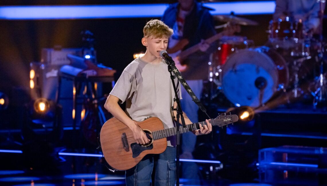 Titel: The Voice Kids;
Staffel: 13;
Person: Max;
Copyright: Joyn/Claudius Pflug;
Fotograf: Claudius Pflug;
Bildredakteur: Elisa Taupert;
Dateiname: 3119218.jpg;
Rechtehinweis: Dieses Bild darf honorarfrei für redaktionelle Zwecke und nur im Rahmen der Programmankündigung verwendet werden. Andere Veröffentlichungen sind nur nach Rücksprache und ausdrücklicher Genehmigung der Seven.One Entertainment Group GmbH möglich. Nicht für EPG! Verwendung nur mit vollständigem Copyrightvermerk. Das Foto darf nicht verändert, bearbeitet und nur im Ganzen verwendet werden. Es darf nicht archiviert werden. Es darf nicht an Dritte weitergeleitet werden. Aneinanderreihung/Zusammenlegung/Kopplung von Bildern zum Zweck der Erstellung von Slide-Shows o.ä. nicht gestattet; Verbindung/Einfügen/Anfügen von Werbung nicht gestattet. 
Bei Fragen: foto@seven.one
Voraussetzung für die Verwendung dieser Programmdaten ist die Zustimmung zu den Allgemeinen Geschäftsbedingungen der Presselounges der Sender der Seven.One Entertainment Group GmbH.