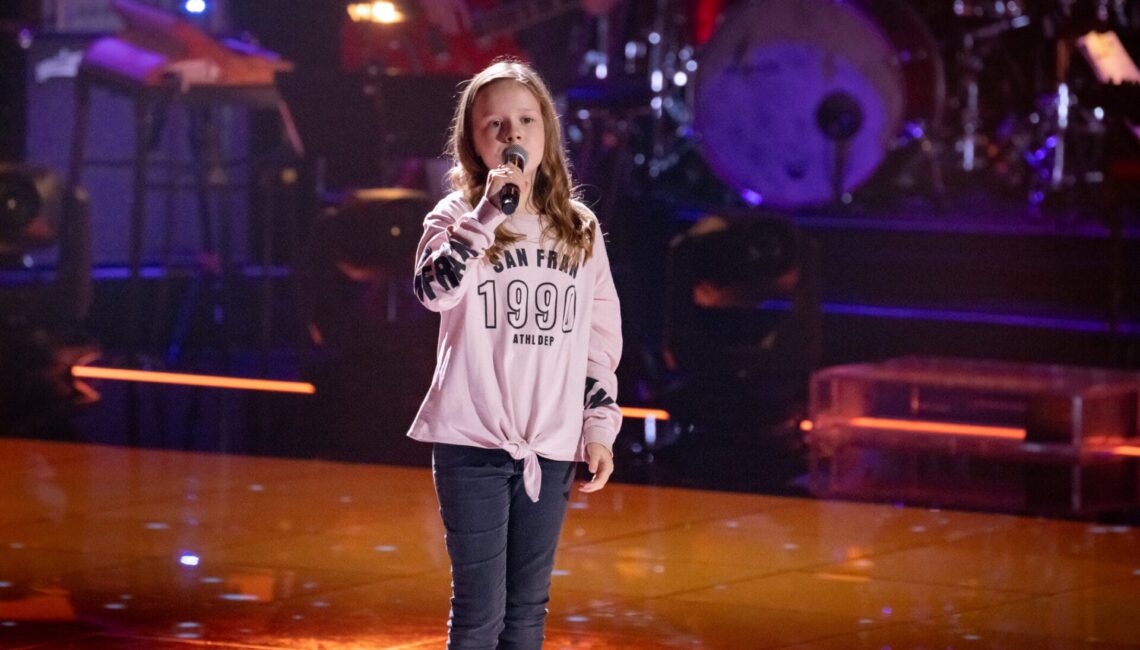 Titel: The Voice Kids;
Staffel: 13;
Person: Ella;
Copyright: Joyn/Claudius Pflug;
Fotograf: Claudius Pflug;
Bildredakteur: Elisa Taupert;
Dateiname: 3119236.jpg;
Rechtehinweis: Dieses Bild darf honorarfrei für redaktionelle Zwecke und nur im Rahmen der Programmankündigung verwendet werden. Andere Veröffentlichungen sind nur nach Rücksprache und ausdrücklicher Genehmigung der Seven.One Entertainment Group GmbH möglich. Nicht für EPG! Verwendung nur mit vollständigem Copyrightvermerk. Das Foto darf nicht verändert, bearbeitet und nur im Ganzen verwendet werden. Es darf nicht archiviert werden. Es darf nicht an Dritte weitergeleitet werden. Aneinanderreihung/Zusammenlegung/Kopplung von Bildern zum Zweck der Erstellung von Slide-Shows o.ä. nicht gestattet; Verbindung/Einfügen/Anfügen von Werbung nicht gestattet. 
Bei Fragen: foto@seven.one
Voraussetzung für die Verwendung dieser Programmdaten ist die Zustimmung zu den Allgemeinen Geschäftsbedingungen der Presselounges der Sender der Seven.One Entertainment Group GmbH.