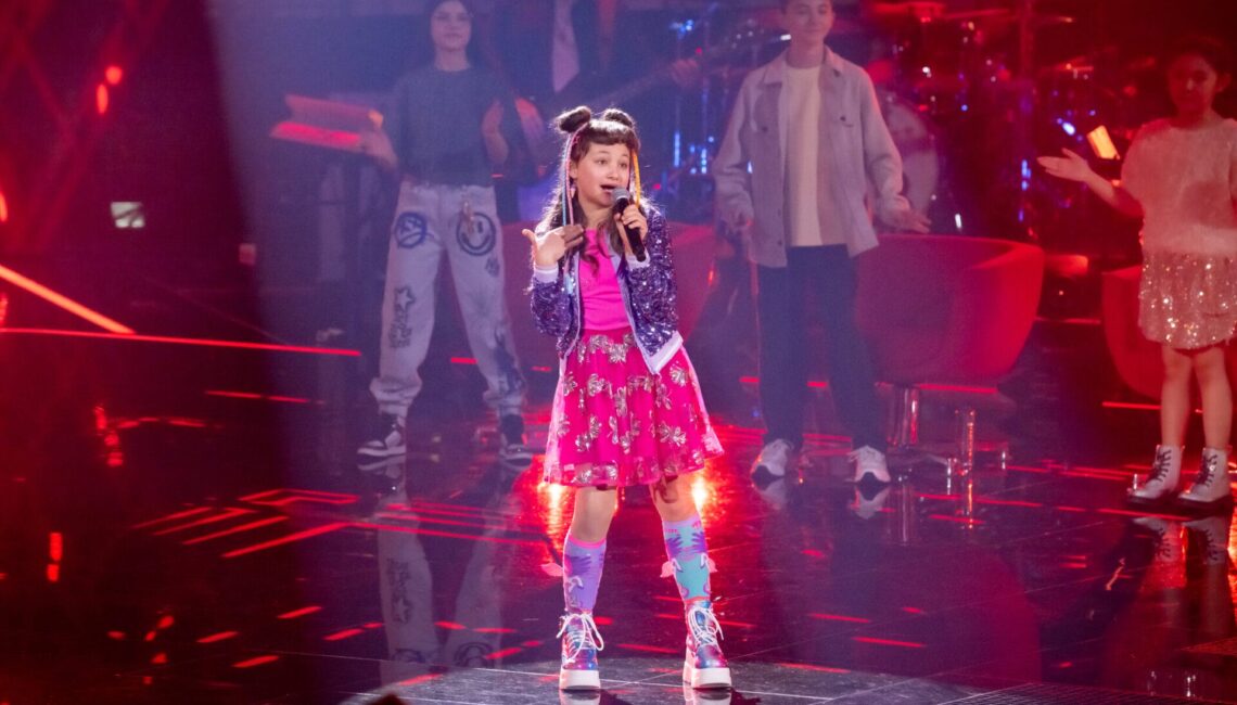Titel: The Voice Kids;
Staffel: 13;
Folge: 6;
Person: Sofia;
Copyright: Joyn/Claudius Pflug;
Fotograf: Claudius Pflug;
Bildredakteur: Elisa Taupert;
Dateiname: 3132496.jpg;
Rechtehinweis: Dieses Bild darf honorarfrei für redaktionelle Zwecke und nur im Rahmen der Programmankündigung verwendet werden. Andere Veröffentlichungen sind nur nach Rücksprache und ausdrücklicher Genehmigung der Seven.One Entertainment Group GmbH möglich. Nicht für EPG! Verwendung nur mit vollständigem Copyrightvermerk. Das Foto darf nicht verändert, bearbeitet und nur im Ganzen verwendet werden. Es darf nicht archiviert werden. Es darf nicht an Dritte weitergeleitet werden. Aneinanderreihung/Zusammenlegung/Kopplung von Bildern zum Zweck der Erstellung von Slide-Shows o.ä. nicht gestattet; Verbindung/Einfügen/Anfügen von Werbung nicht gestattet. 
Bei Fragen: foto@seven.one
Voraussetzung für die Verwendung dieser Programmdaten ist die Zustimmung zu den Allgemeinen Geschäftsbedingungen der Presselounges der Sender der Seven.One Entertainment Group GmbH.
