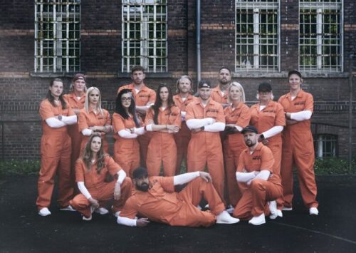 Titel: Most Wanted - Wer entkommt?;
Staffel: 1;
Person: Gabriel Kelly; Steff Jerkel; Gina; Elena Gruschka; Parshad Esmaeili; Lars Tönsfeuerborn; Ann-Kathrin Bendixen "Affe auf Bike"; Paul Janke; Uwe Schüder "Flying Uwe"; Zico Banach; Pia Tillmann; Cbas; Claudia Effenberg; Simon Gosejohann;
Copyright: Joyn/Christoph Köstlin;
Fotograf: Christoph Köstlin;
Bildredakteur: Isabella Toennes;
Dateiname: 3185548.tif;
Rechtehinweis: Dieses Bild darf honorarfrei für redaktionelle Zwecke und nur im Rahmen der Programmankündigung verwendet werden. Andere Veröffentlichungen sind nur nach Rücksprache und ausdrücklicher Genehmigung der Seven.One Entertainment Group GmbH möglich. Nicht für EPG! Verwendung nur mit vollständigem Copyrightvermerk. Das Foto darf nicht verändert, bearbeitet und nur im Ganzen verwendet werden. Es darf nicht archiviert werden. Es darf nicht an Dritte weitergeleitet werden. Aneinanderreihung/Zusammenlegung/Kopplung von Bildern zum Zweck der Erstellung von Slide-Shows o.ä. nicht gestattet; Verbindung/Einfügen/Anfügen von Werbung nicht gestattet. Das Bild kann KI generierte Elemente enthalten.
Bei Fragen: foto@seven.one
Voraussetzung für die Verwendung dieser Programmdaten ist die Zustimmung zu den Allgemeinen Geschäftsbedingungen der Presselounges der Sender der Seven.One Entertainment Group GmbH.
