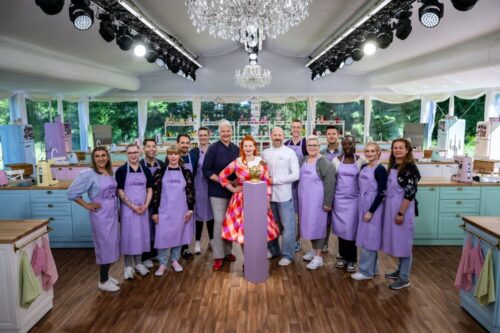 Titel: Das große Backen;
Staffel: 13;
Person: Magdalena; Christian; Rouven; Janina; Christian-Johannes; Jacqueline; Bettina Schliephake-Burchardt; Enie van de Meiklokjes; Christian Hümbs; Felix; Gisela; Simon; Serena; Charlotte; Monika;
Copyright: Joyn/Claudius Pflug;
Fotograf: Claudius Pflug;
Dateiname: 3210223.jpg;
Rechtehinweis: Dieses Bild darf honorarfrei für redaktionelle Zwecke und nur im Rahmen der Programmankündigung verwendet werden. Andere Veröffentlichungen sind nur nach Rücksprache und ausdrücklicher Genehmigung der Seven.One Entertainment Group GmbH möglich. Nicht für EPG! Verwendung nur mit vollständigem Copyrightvermerk. Das Foto darf nicht verändert, bearbeitet und nur im Ganzen verwendet werden. Es darf nicht archiviert werden. Es darf nicht an Dritte weitergeleitet werden. Aneinanderreihung/Zusammenlegung/Kopplung von Bildern zum Zweck der Erstellung von Slide-Shows o.ä. nicht gestattet; Verbindung/Einfügen/Anfügen von Werbung nicht gestattet. Das Bild kann KI generierte Elemente enthalten.
Bei Fragen: foto@seven.one
Voraussetzung für die Verwendung dieser Programmdaten ist die Zustimmung zu den Allgemeinen Geschäftsbedingungen der Presselounges der Sender der Seven.One Entertainment Group GmbH.